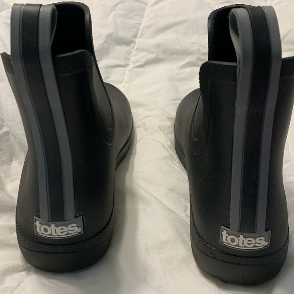 Totes Ran boots, brand new, never worn